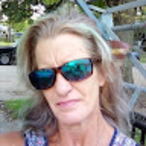 Meet your Posher, April - Picture 1 of 1